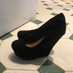 CLOSET CLEANOUT :) Steve Madden black wedges